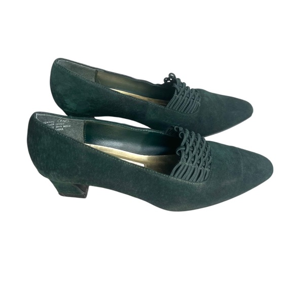 Mootsies Tootsies Shoes - Vintage Mootsies Tootsies Emerald Green Suede Loafers | low heel pumps
